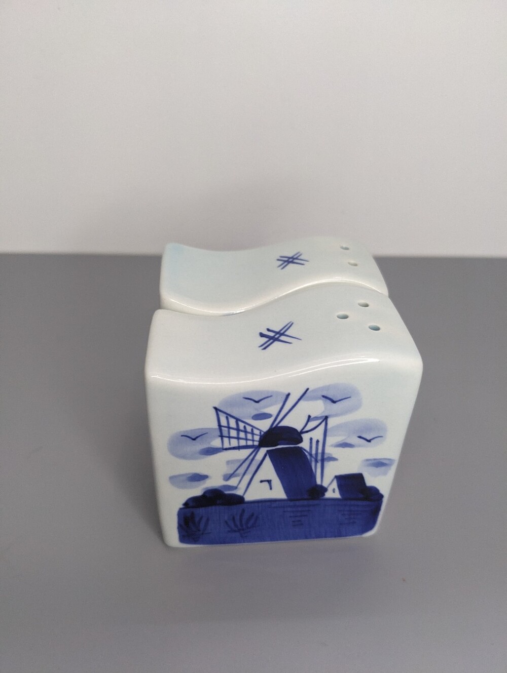 Delfts Blauw Blue White Windmill Salt And Pepper Shakers Ceramic Pair Vintage